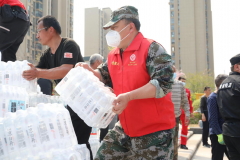 他是保安蓝,也是志愿红